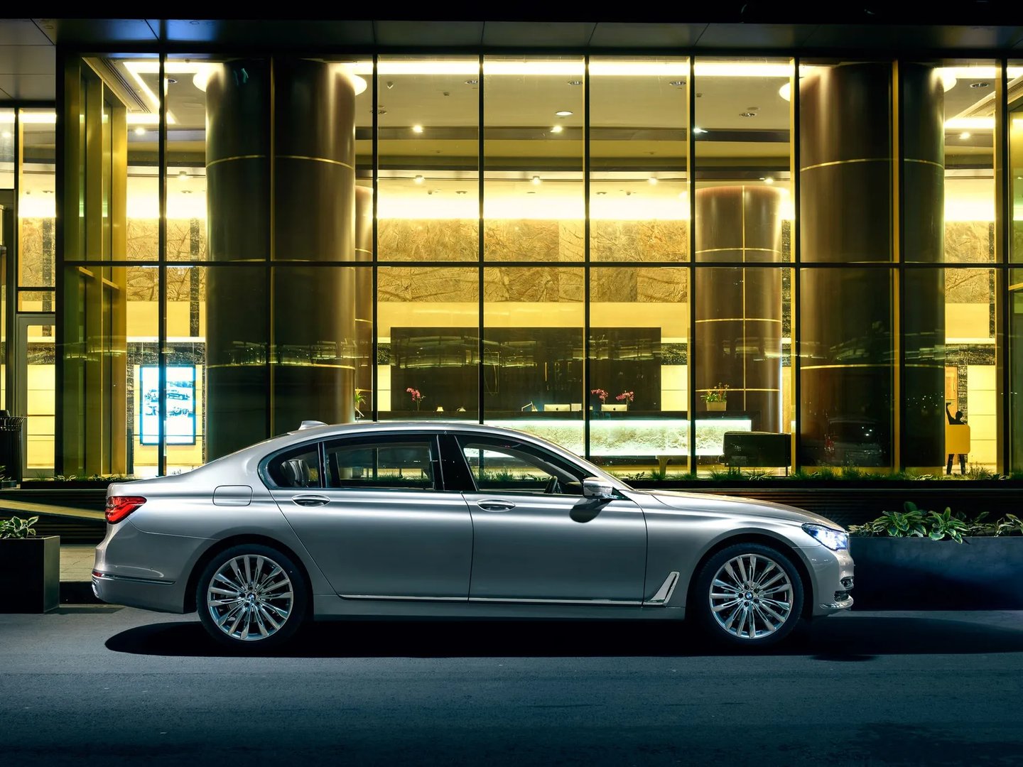 BMW_7_series_6_generation__Sedan_Long__9.jpg
