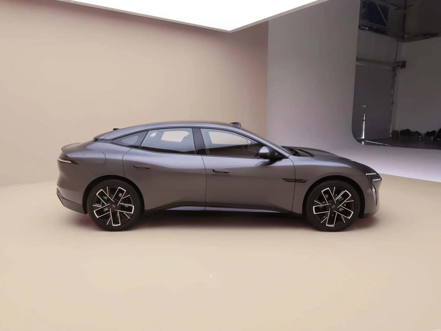 avatr_06_1_generation__Sedan__10.jpg