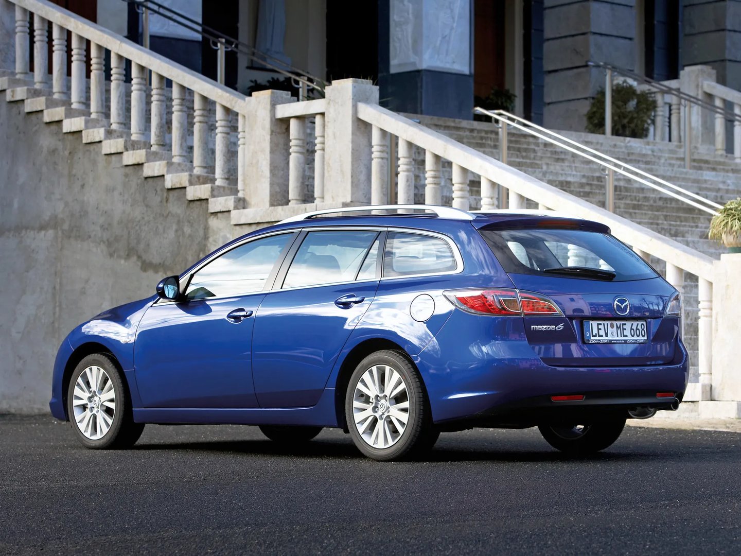 Mazda_6_2_generation__Estate_5-door__4.jpg