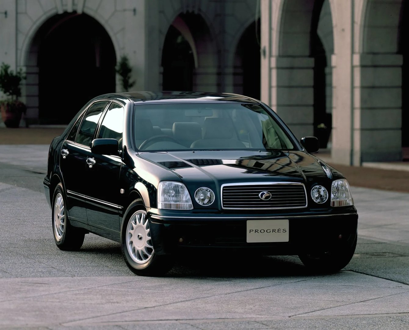 Toyota_Progres_1_generation__Sedan__5.jpg