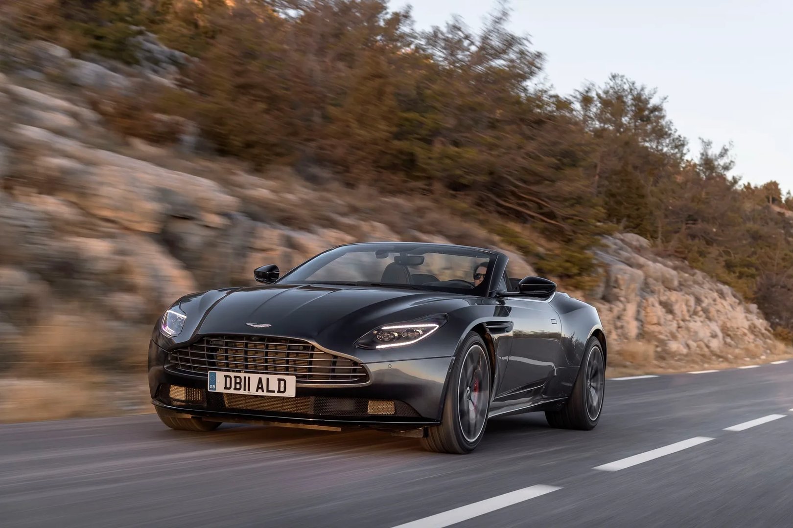 Aston Martin_DB11_1_generation__Cabrio__3.jpg