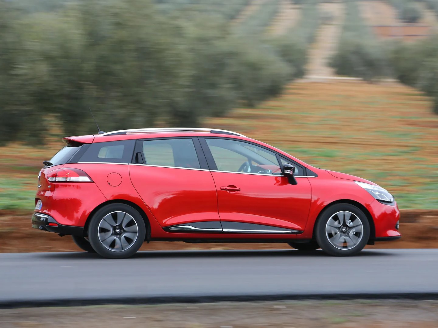 Renault_Clio_4_generation__Estate_5-door__12.jpg