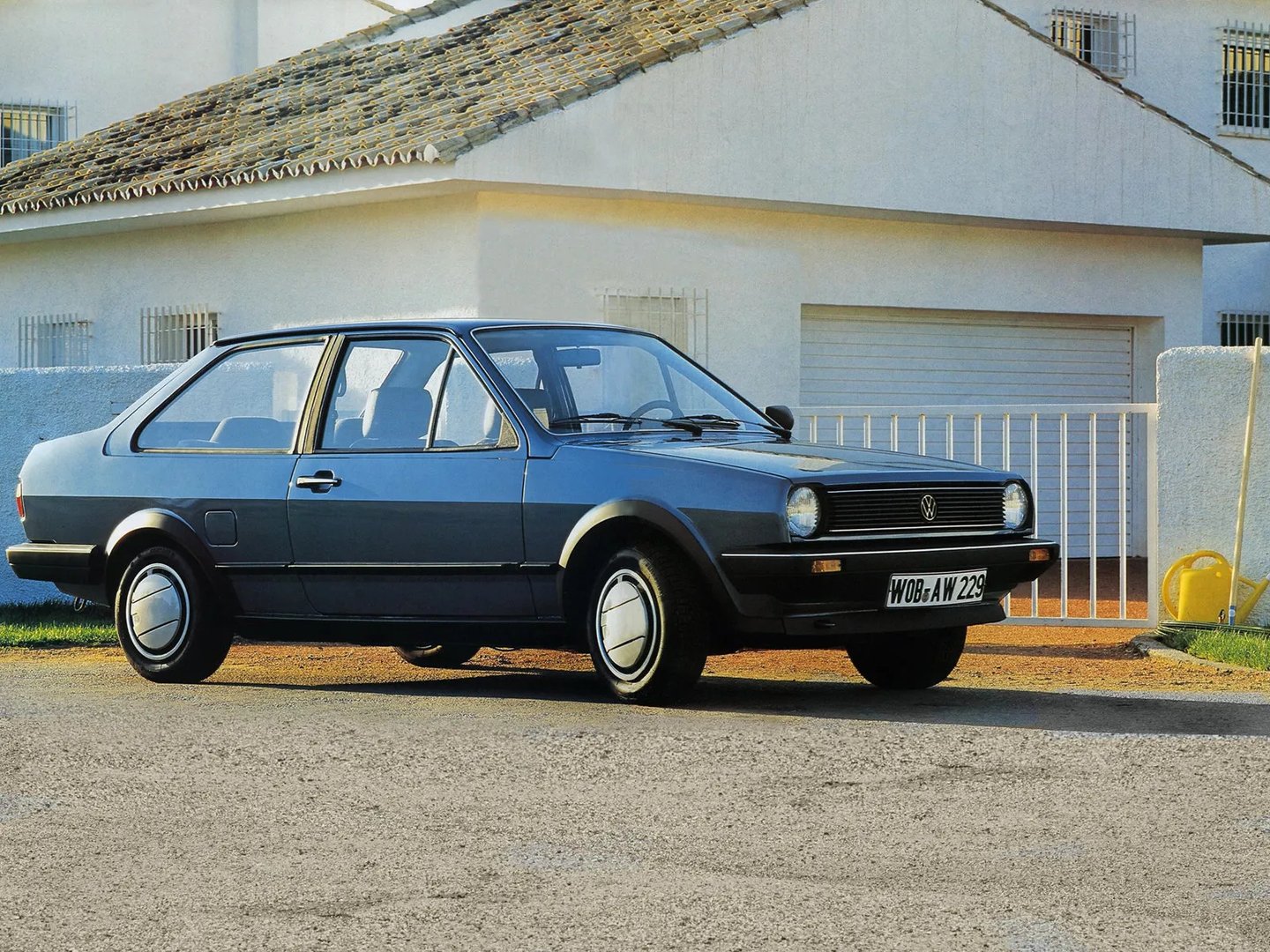 Volkswagen_Polo_1_generation__Sedan_2-doors__4.jpg