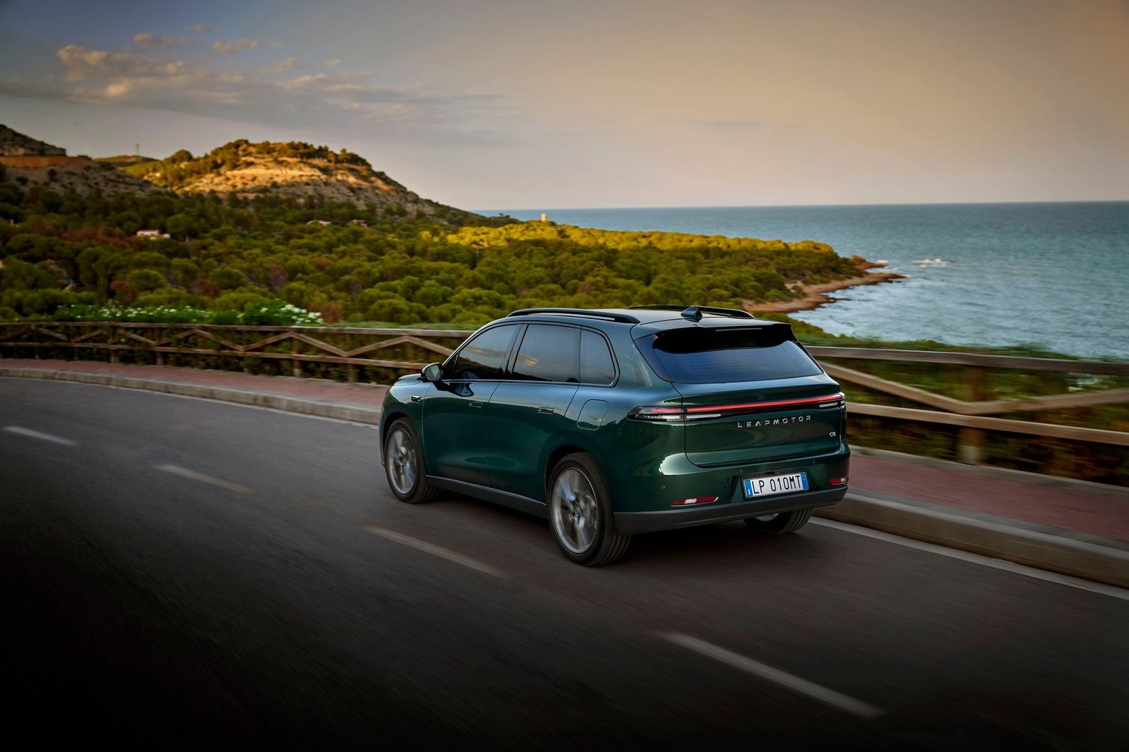 leapmotor_C10_1_generation__SUV_5-doors__36.jpg