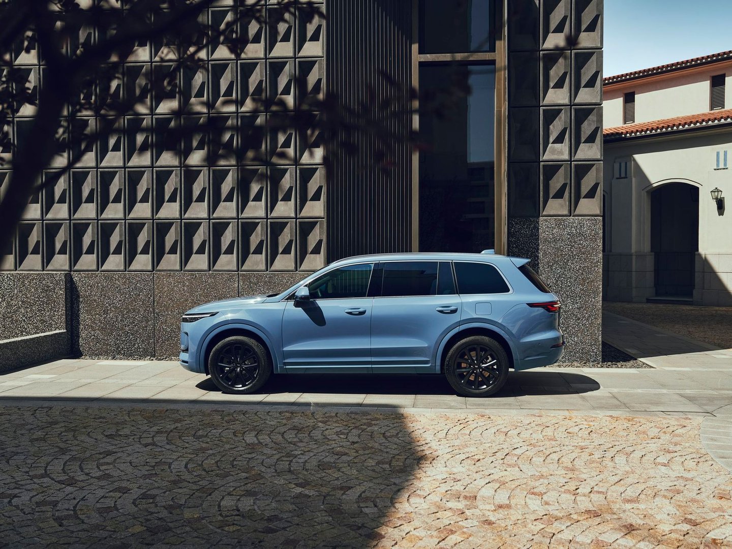 li-auto_One_1_generation_restyling__SUV_5-doors__2.jpg