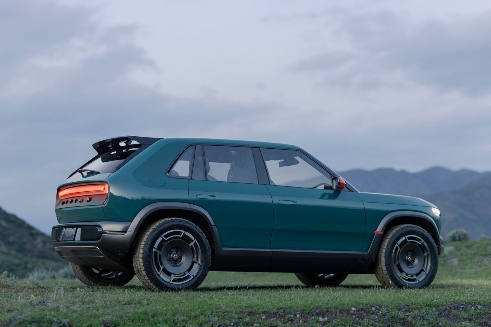 rivian_R3X_1_generation__SUV_5-doors__1.jpg