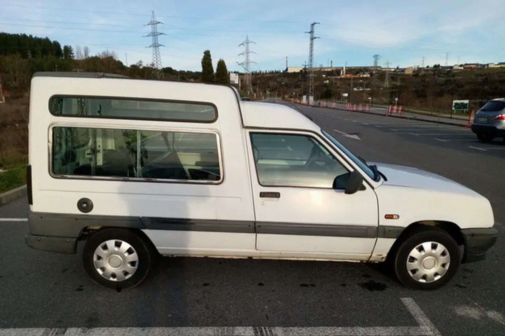 Renault_Express_1_generation_restyling_2__Minivan__9.jpg
