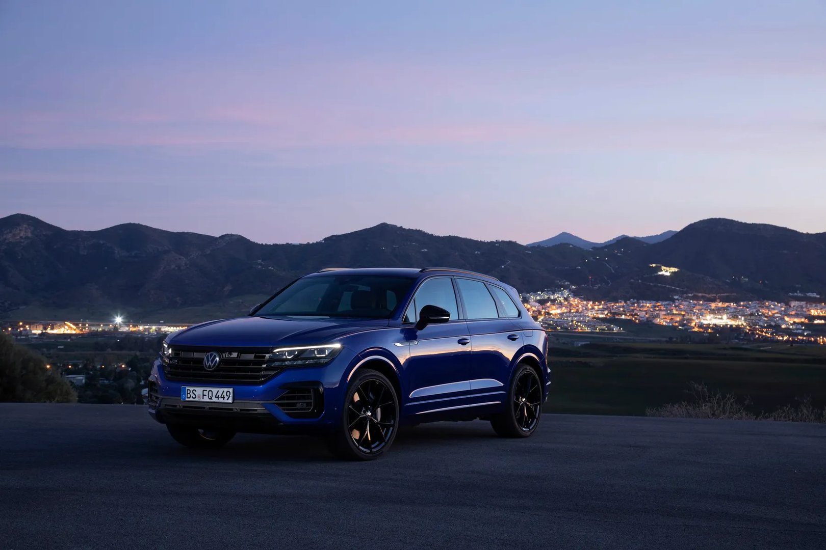 Volkswagen_Touareg_R_3_generation__SUV_5-doors__13.jpg
