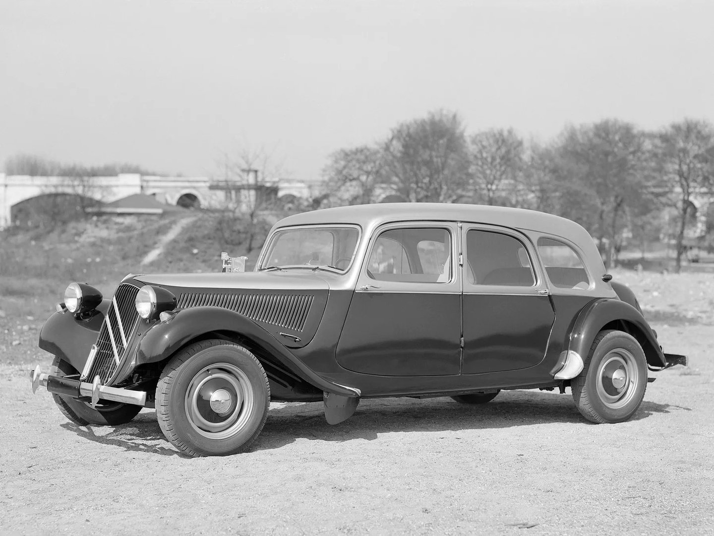 Citroen_Traction_Avant_1_generation__Estate_5-door__3.jpg