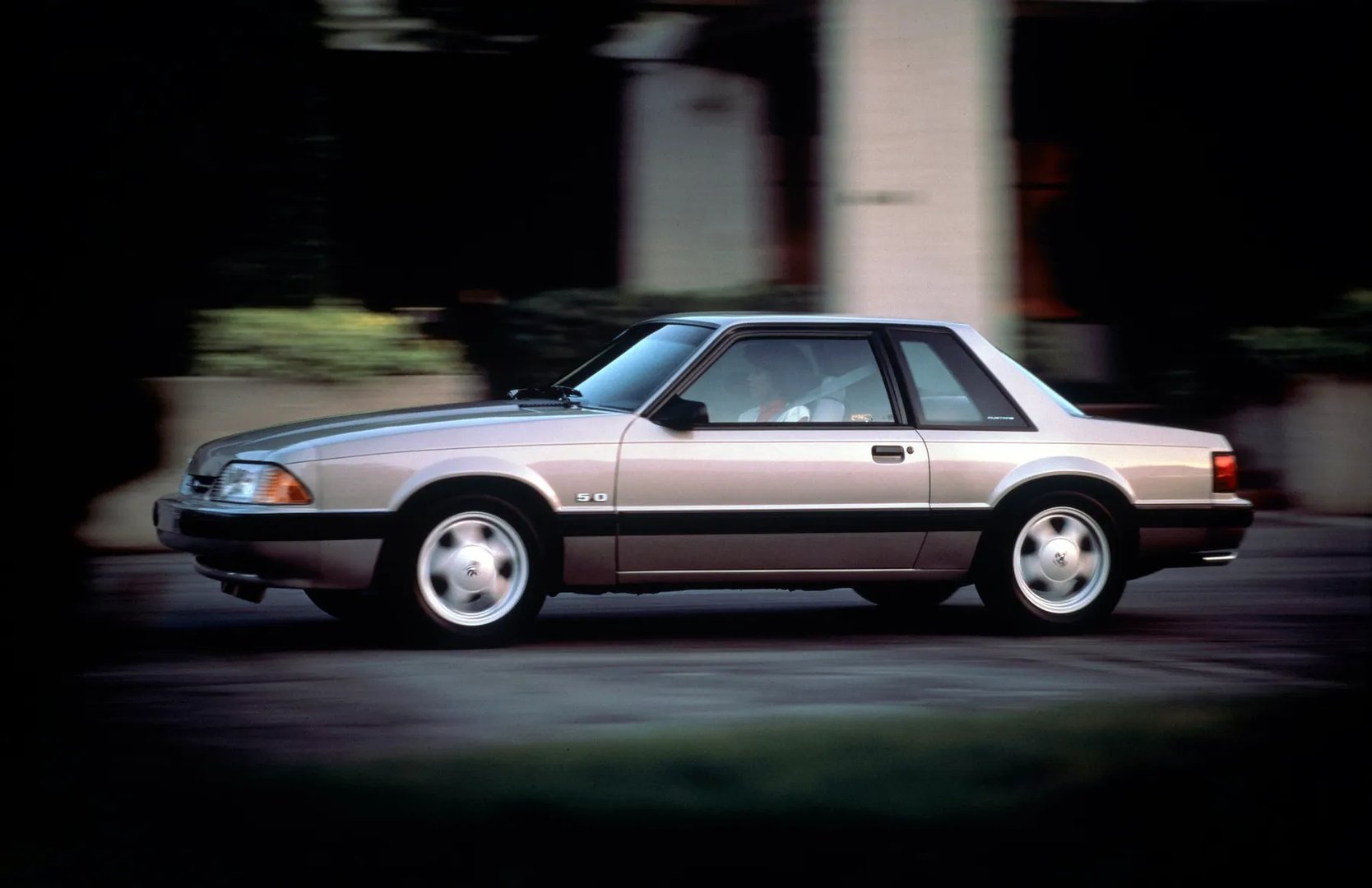 Ford_Mustang_3_generation_restyling__Coupe__1.jpg