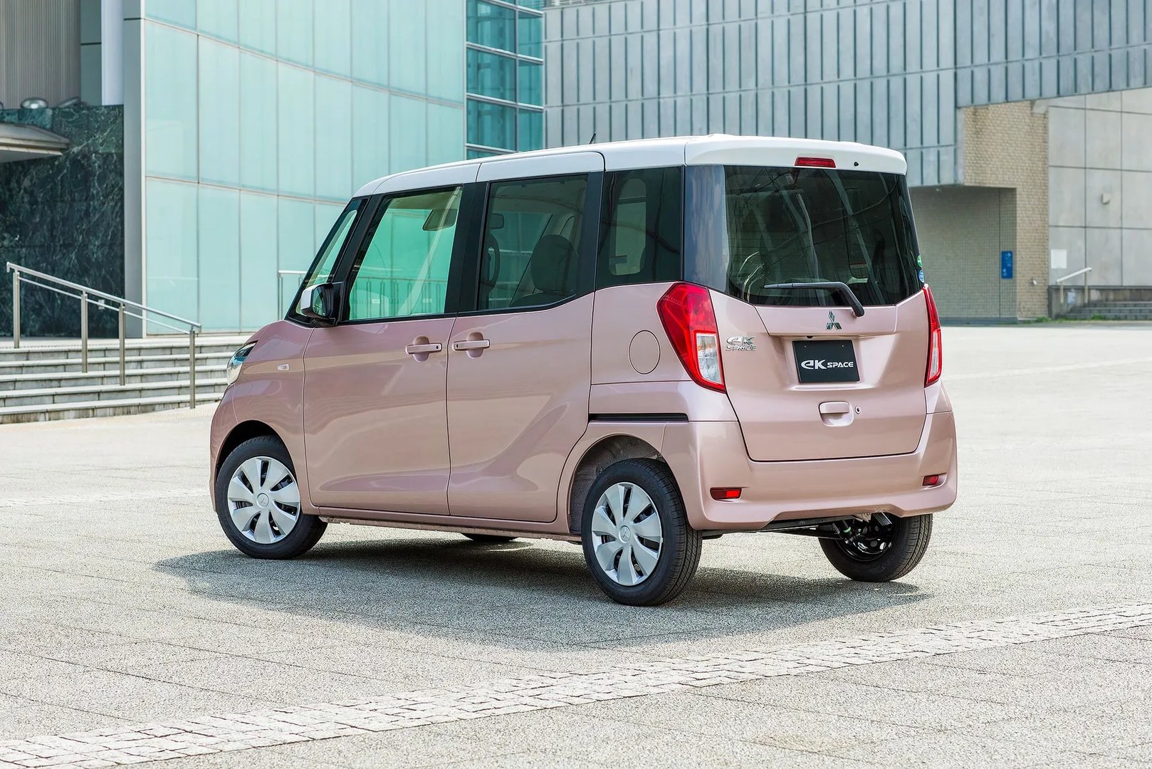 Mitsubishi_eK_Space_1_generation__Microvan__5.jpg