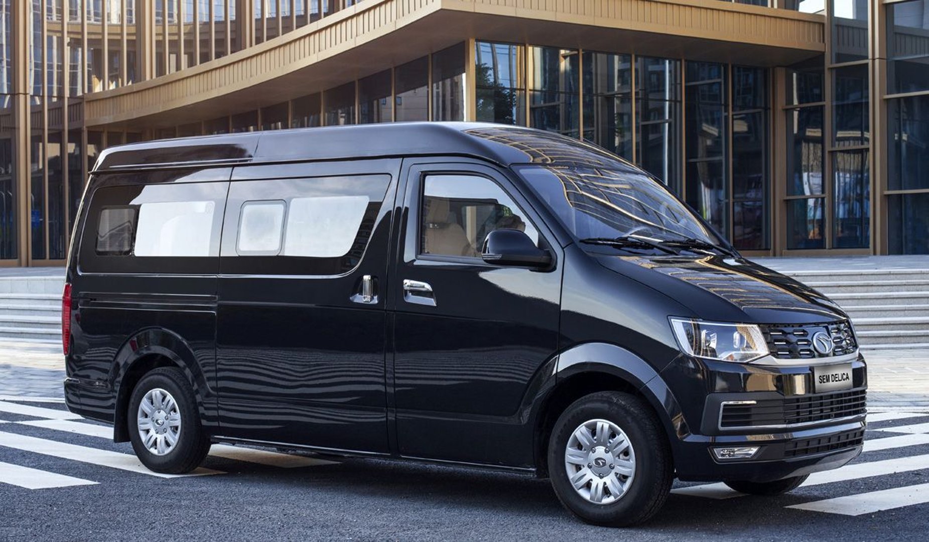 soueast-motor_Delica_1_generation__Minivan__1.jpg