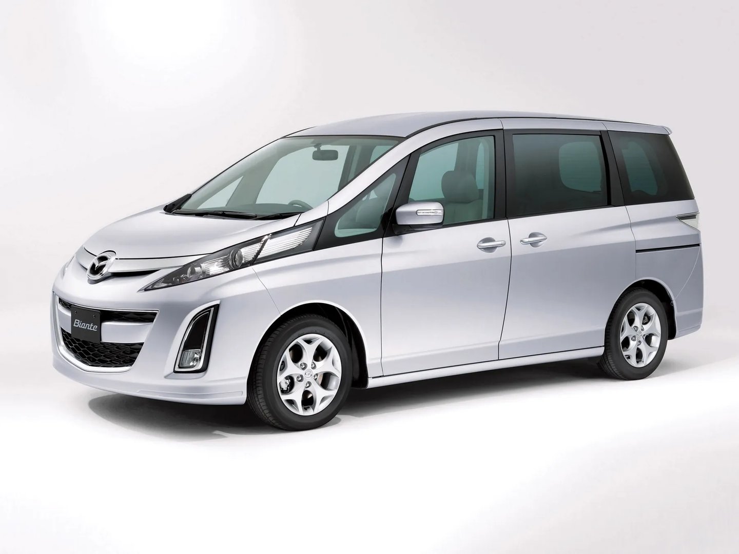 Mazda_Biante_1_generation__Compact_Van__7.jpg
