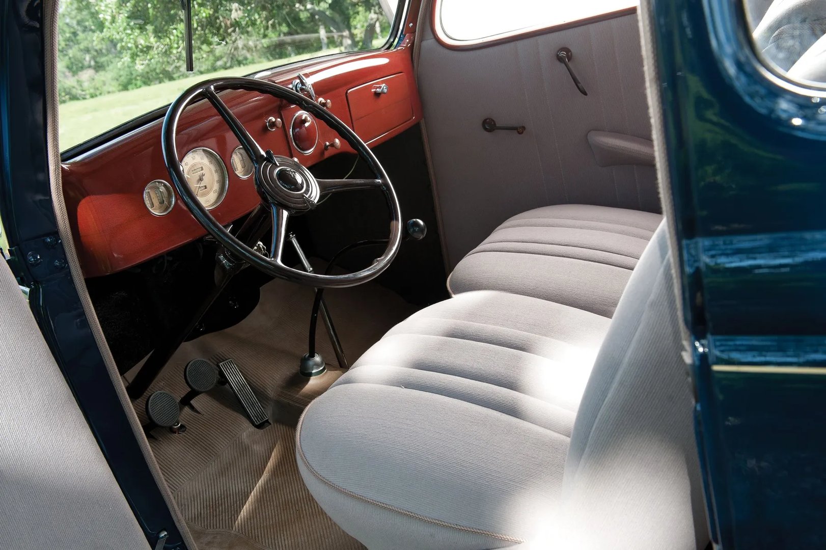 Ford_V8_2_generation__Sedan_2-doors__9.jpg