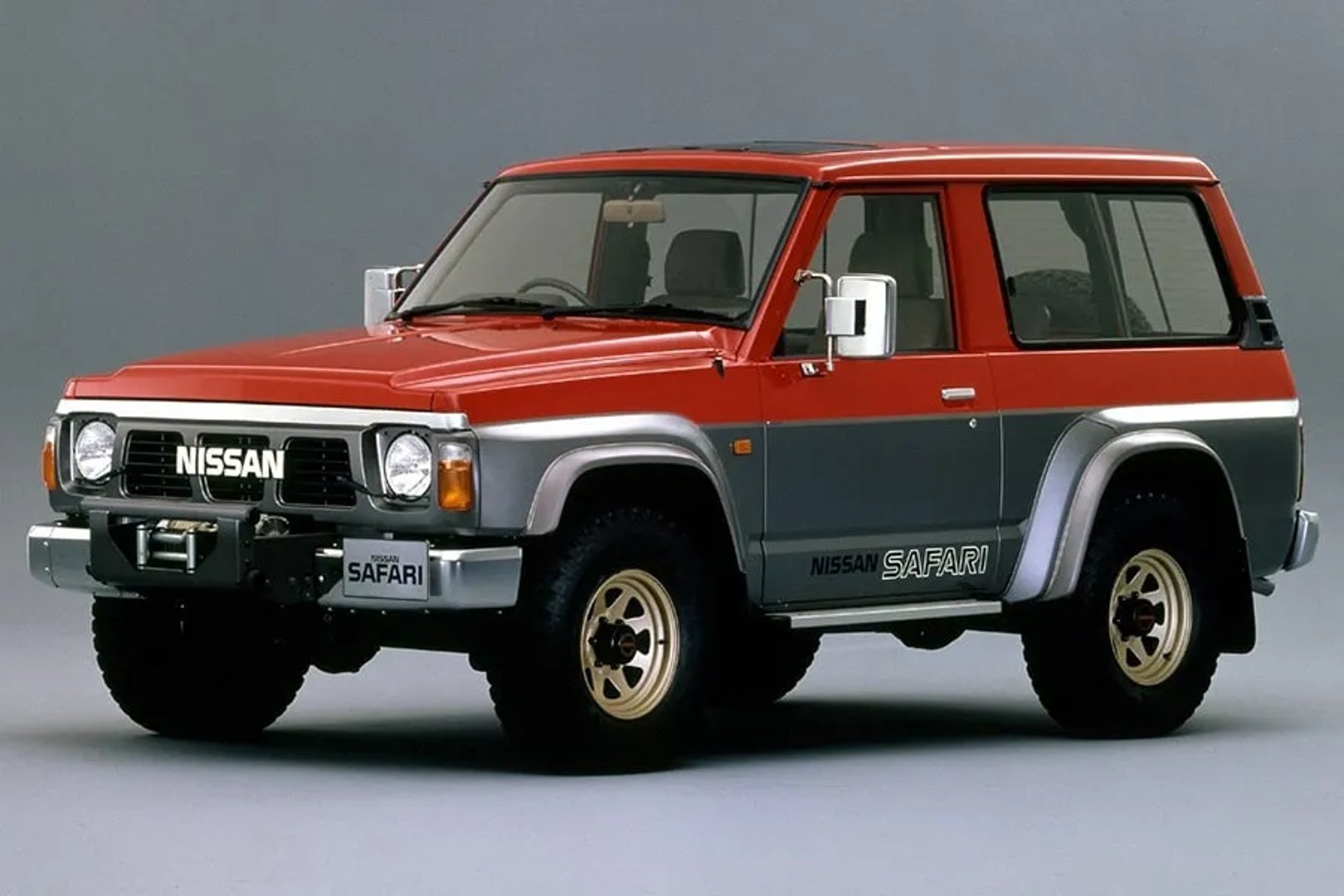 Nissan_Safari_4_generation__SUV_3-doors__1.jpg