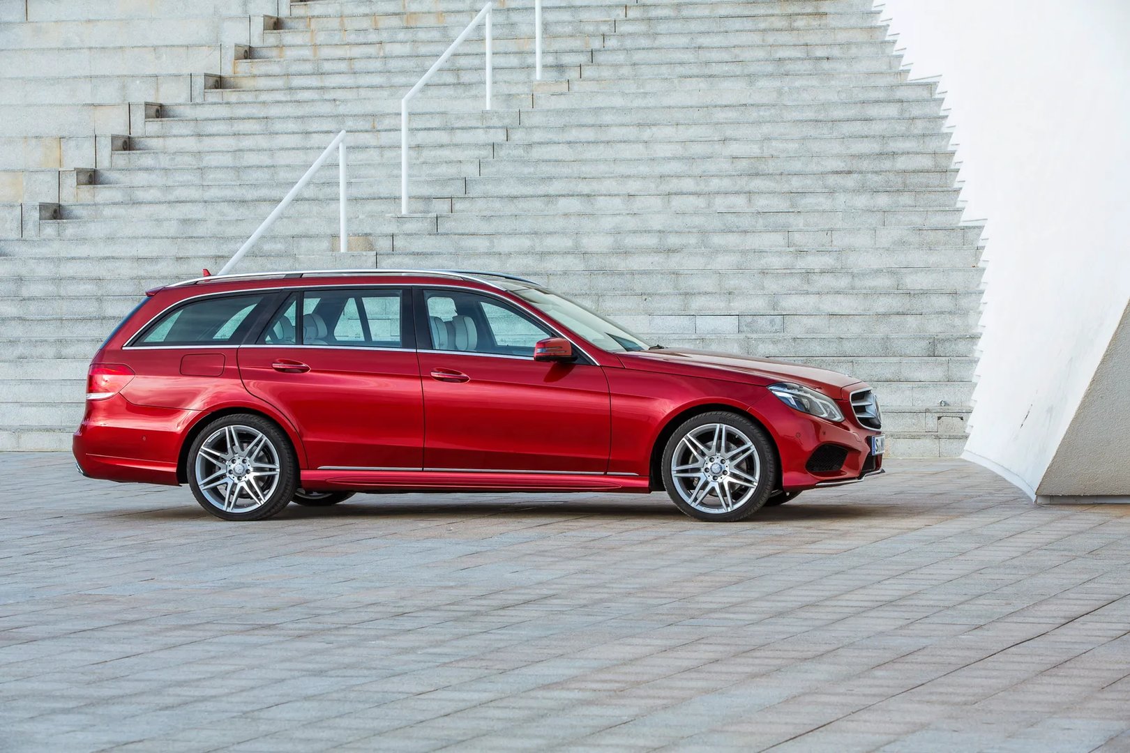 Mercedes_E-Class_4_generation_restyling__Estate_5-door__4.jpg