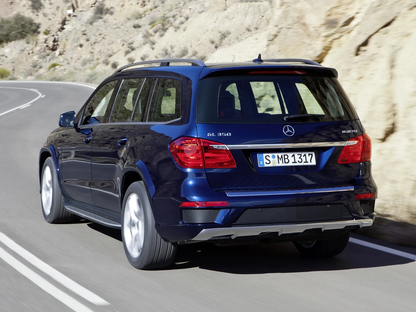 Mercedes_GL-Class_2_generation__SUV_5-doors__2.jpg