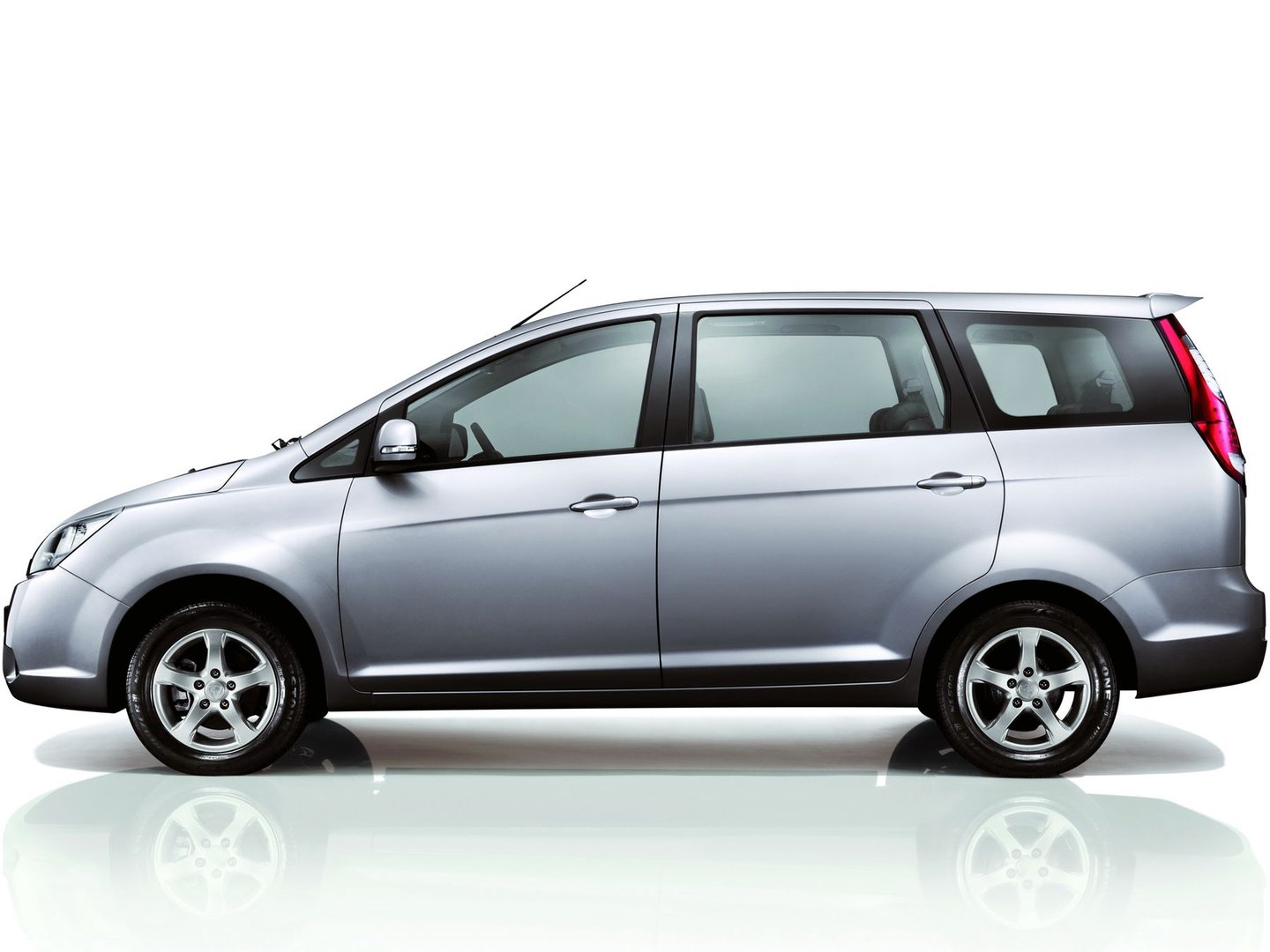 proton_Exora_1_generation__Compact_Van__6.jpg