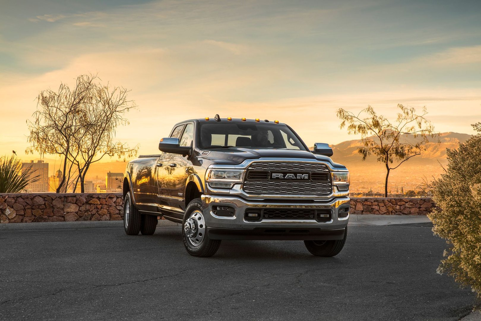 ram_3500_5_generation__Pickup_double-cab__24.jpg