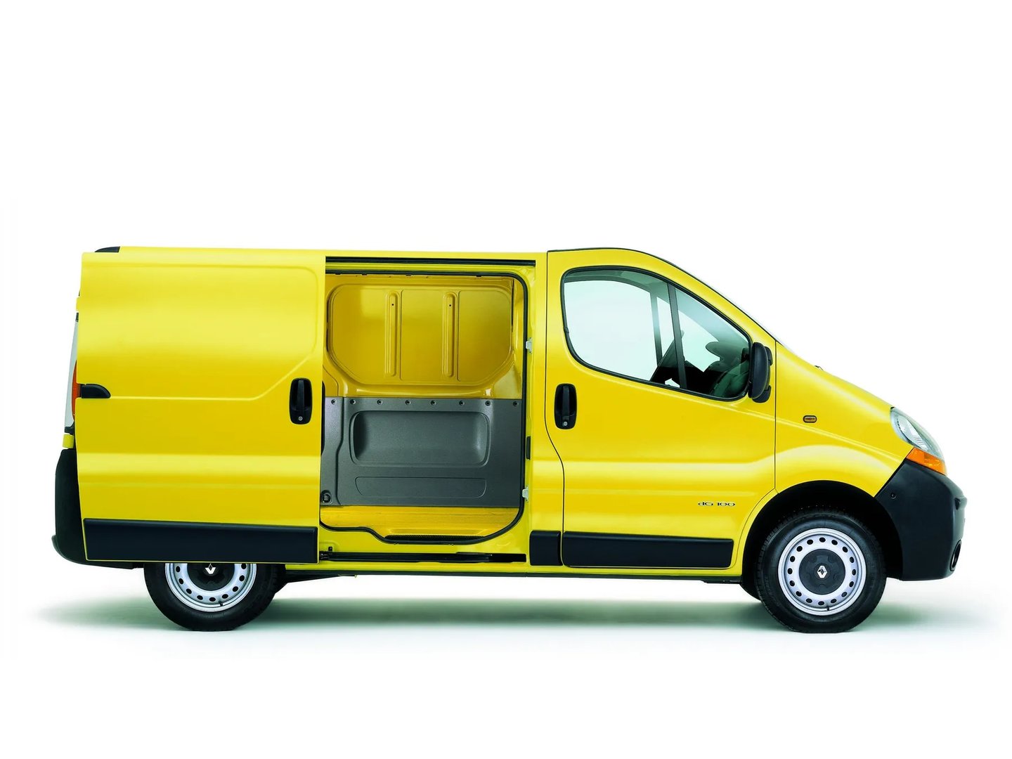 Renault_Trafic_2_generation__Van__7.jpg