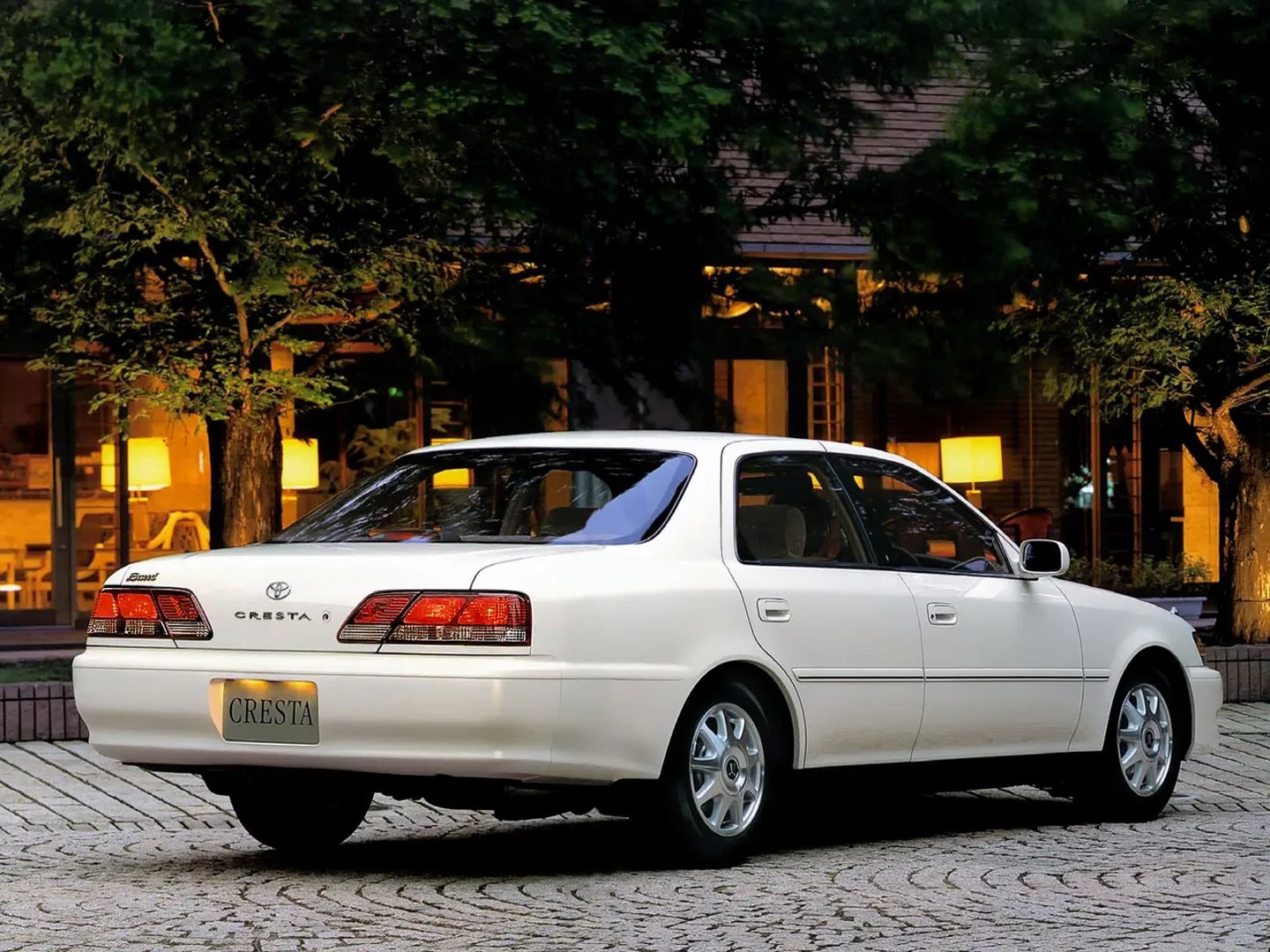 Toyota_Cresta_5_generation_restyling__Sedan__1.jpg