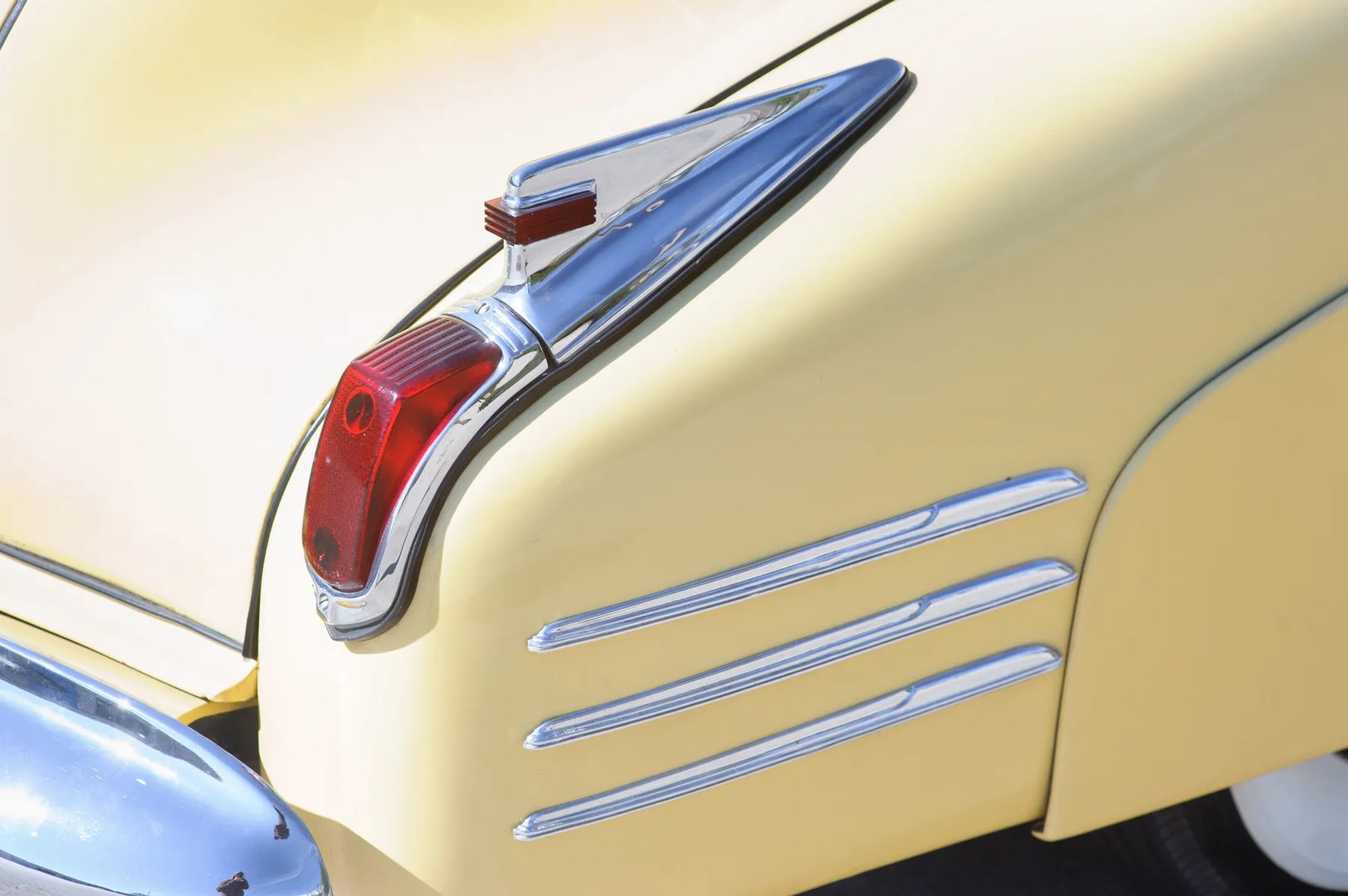 Cadillac_Series_62_1_generation__Sedan__6.jpg