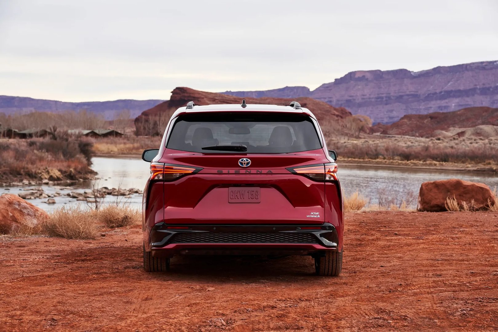 Toyota_Sienna_4_generation__Minivan__4.jpg