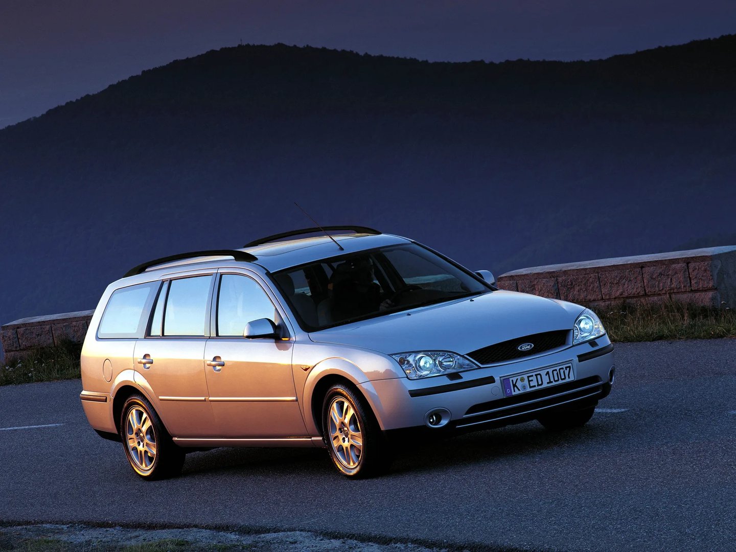 Ford_Mondeo_3_generation__Estate_5-door__8.jpg