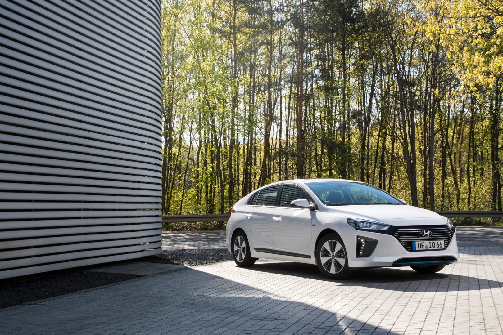 Hyundai_IONIQ_1_generation__Liftback__8.jpg