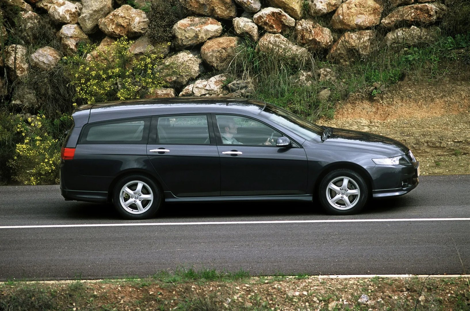 Honda_Accord_7_generation__Estate_5-door__4.jpg