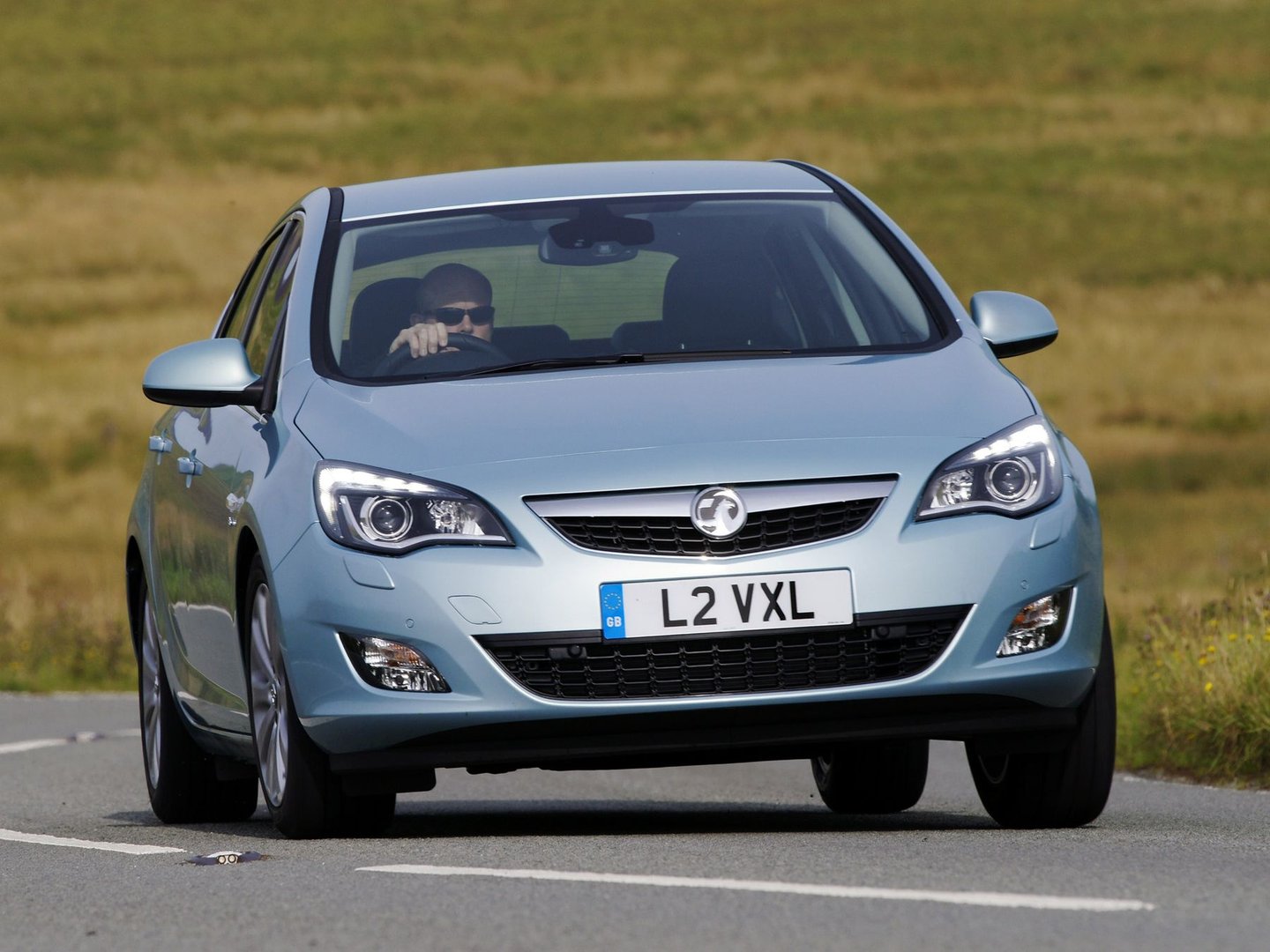 vauxhall_Astra_6_generation__Hatchback_5-door__8.jpg