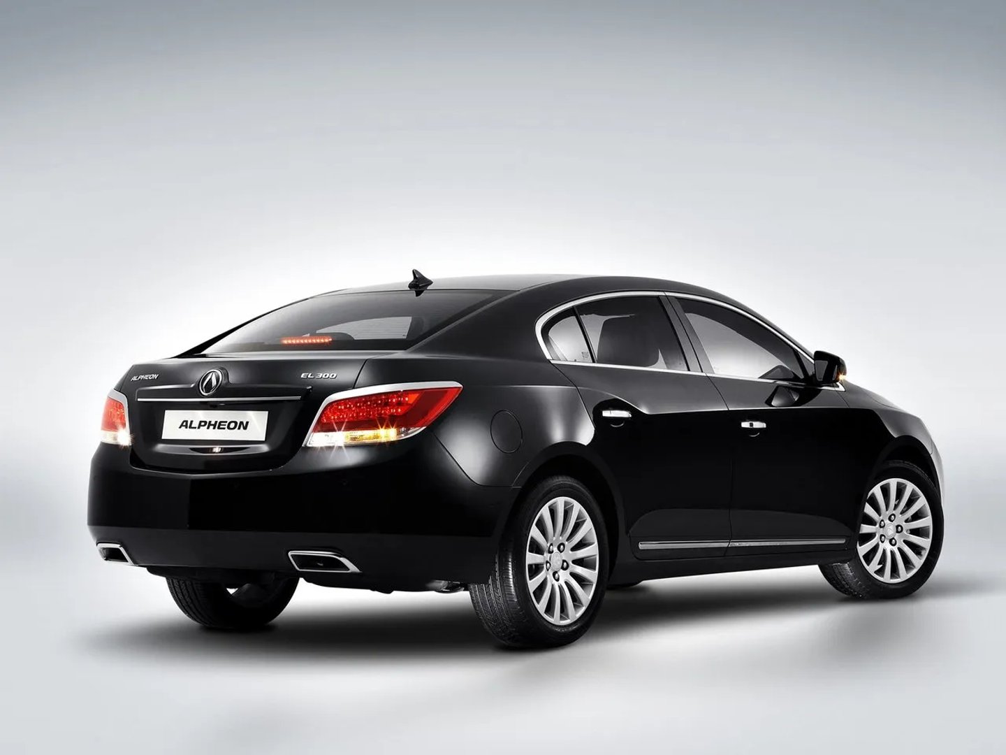 Daewoo_Alpheon_1_generation__Sedan__2.jpg