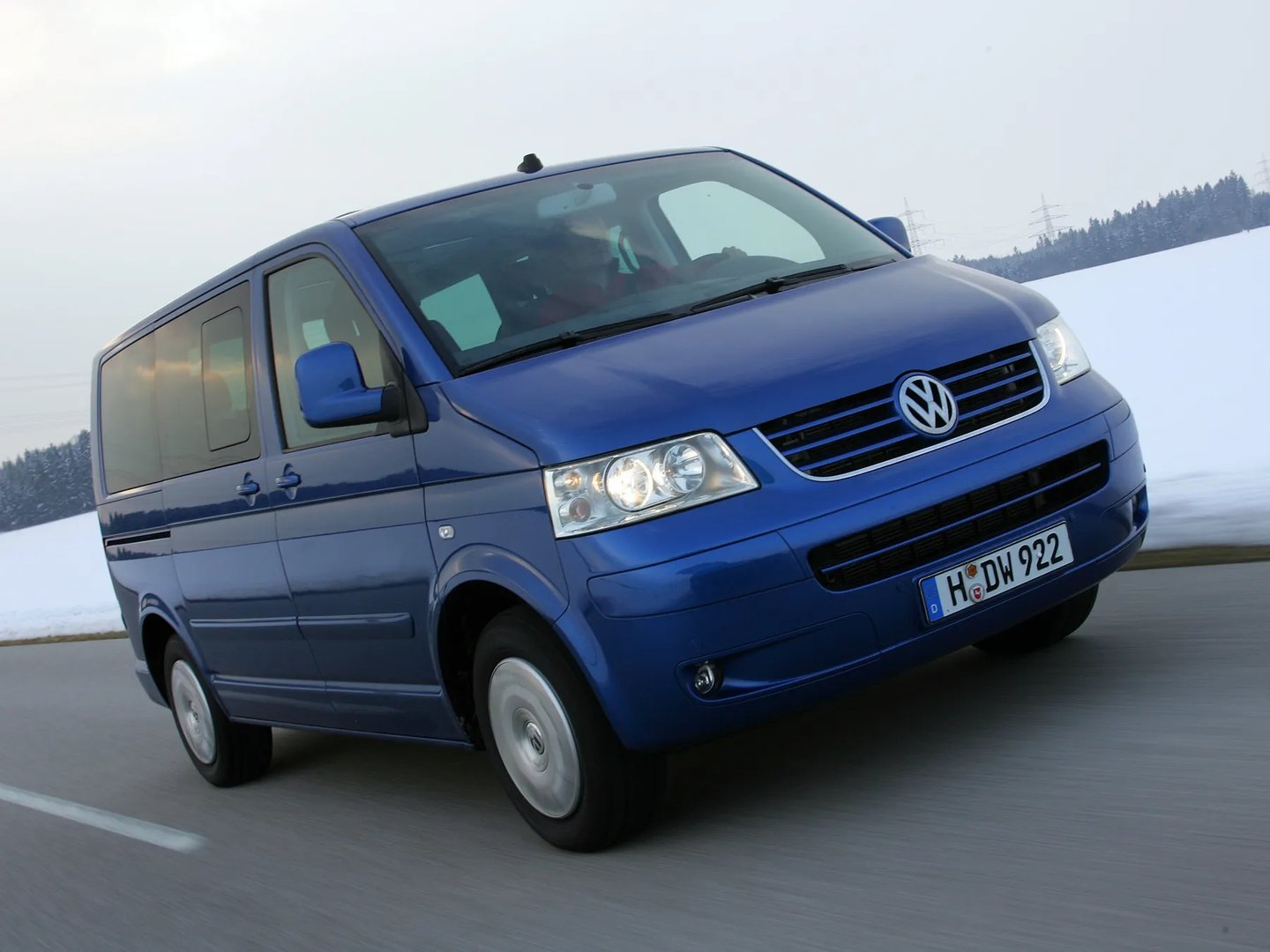 Volkswagen_Multivan_5_generation__Minivan__5.jpg