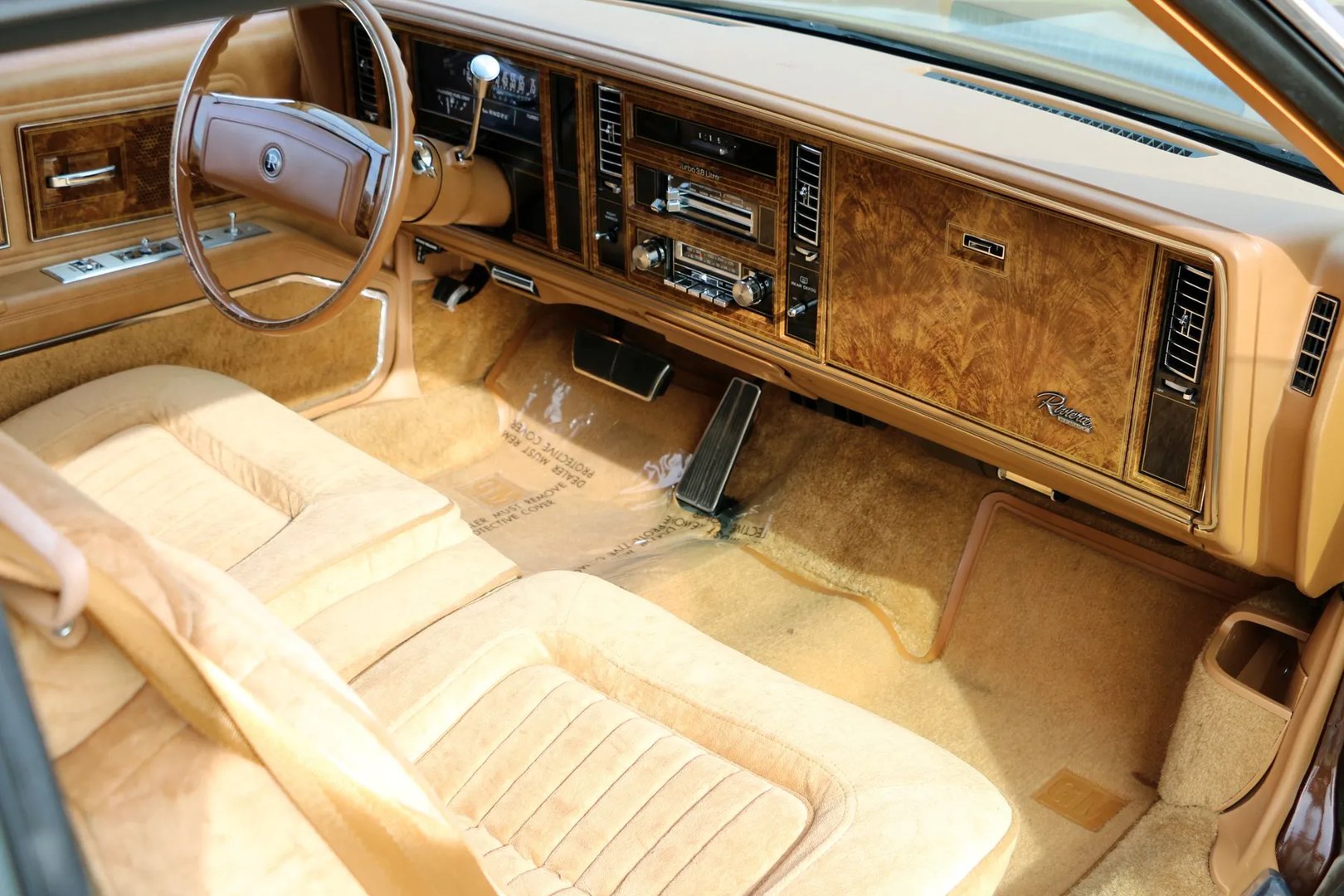Buick_Riviera_6_generation__Coupe__11.jpg