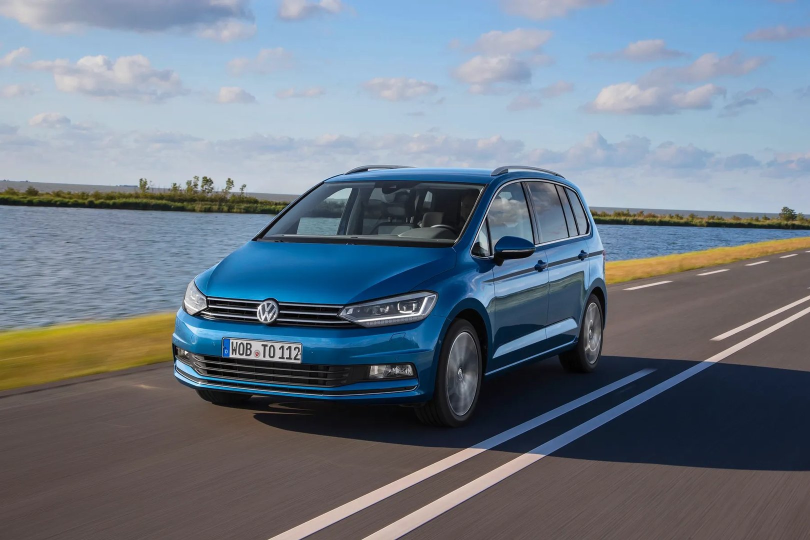 Volkswagen_Touran_3_generation__Compact_Van__6.jpg