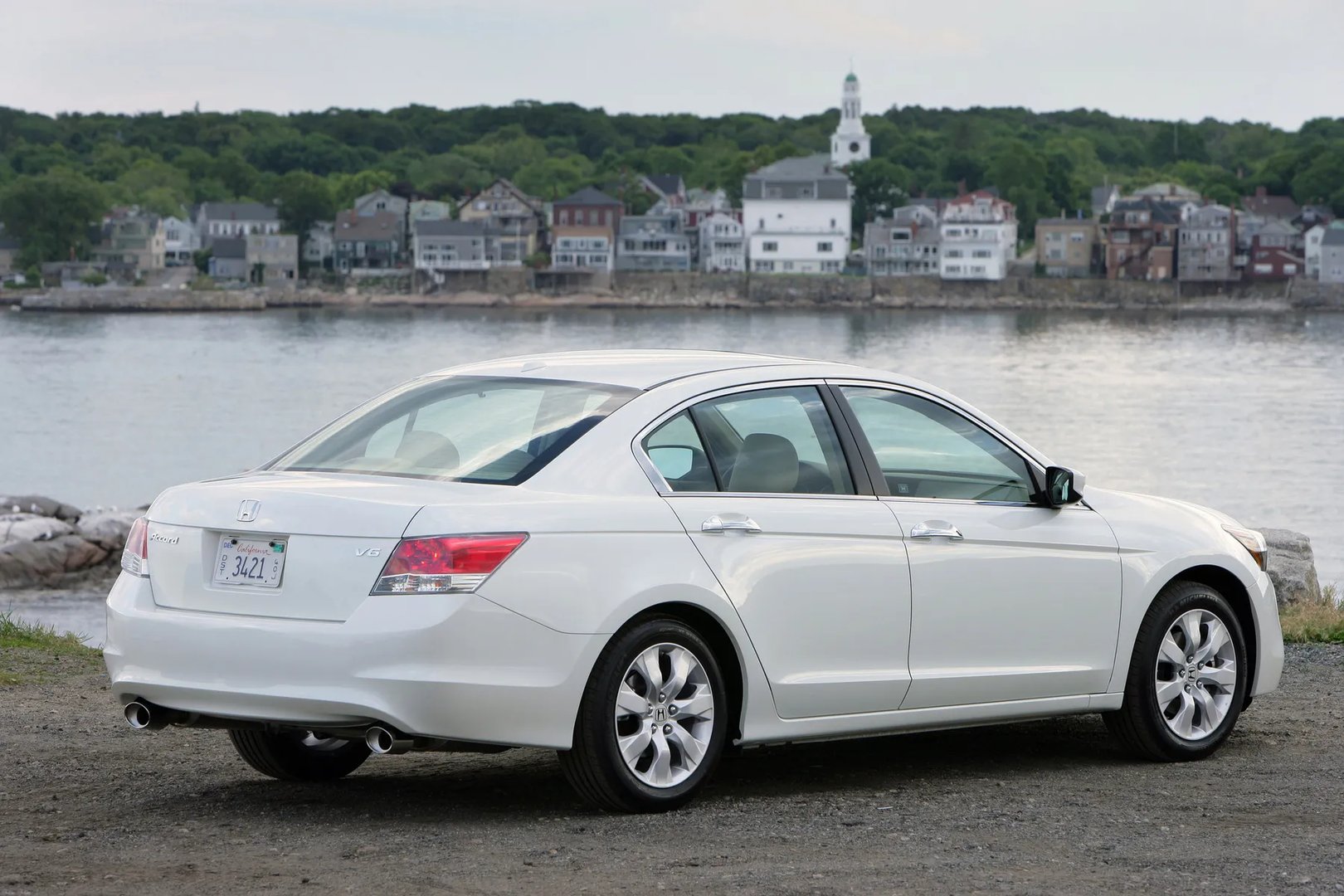 Honda_Accord_(USA)_8_generation__Sedan__2.jpg