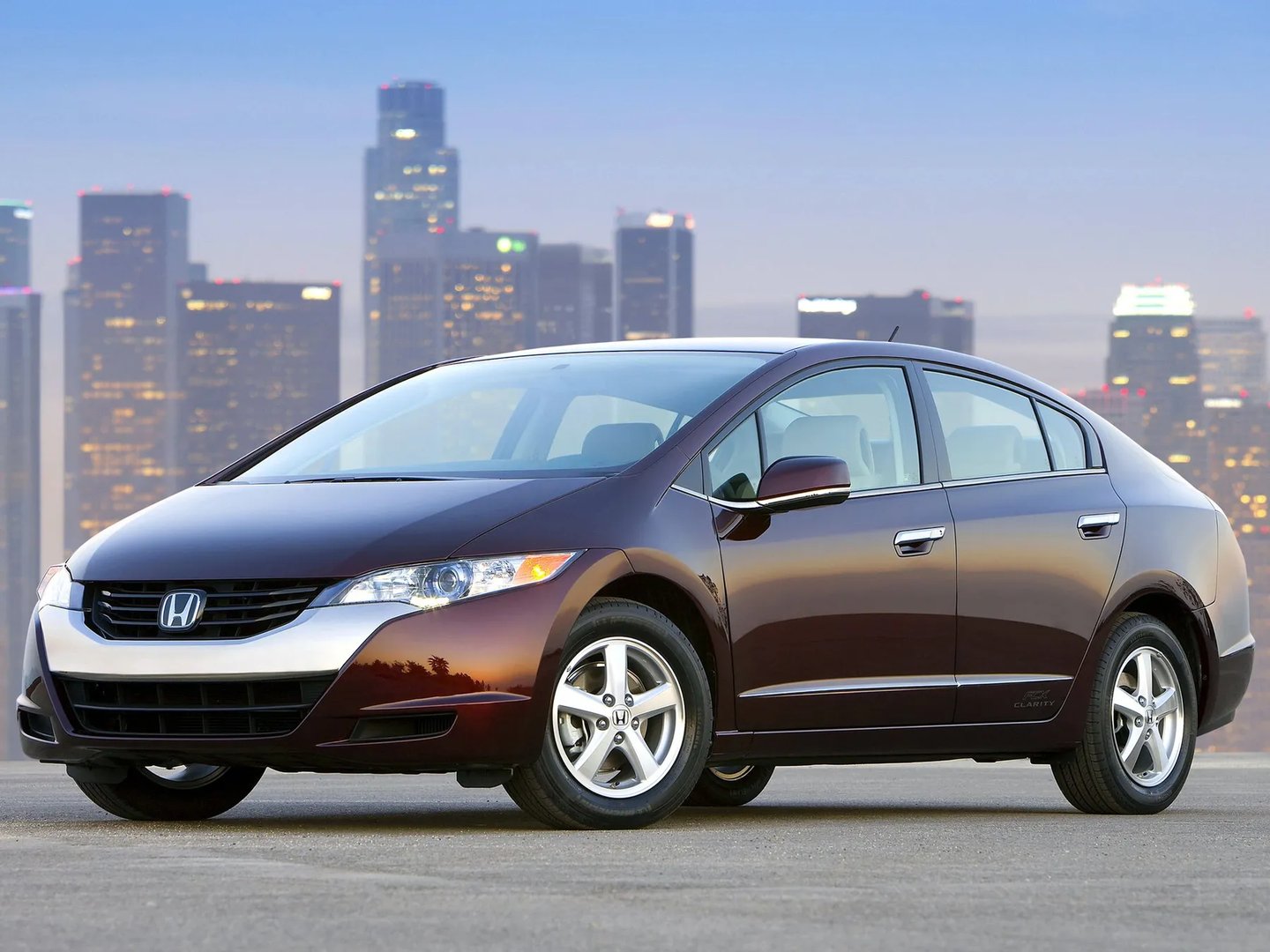 Honda_FCX_Clarity_1_generation__Sedan__1.jpg