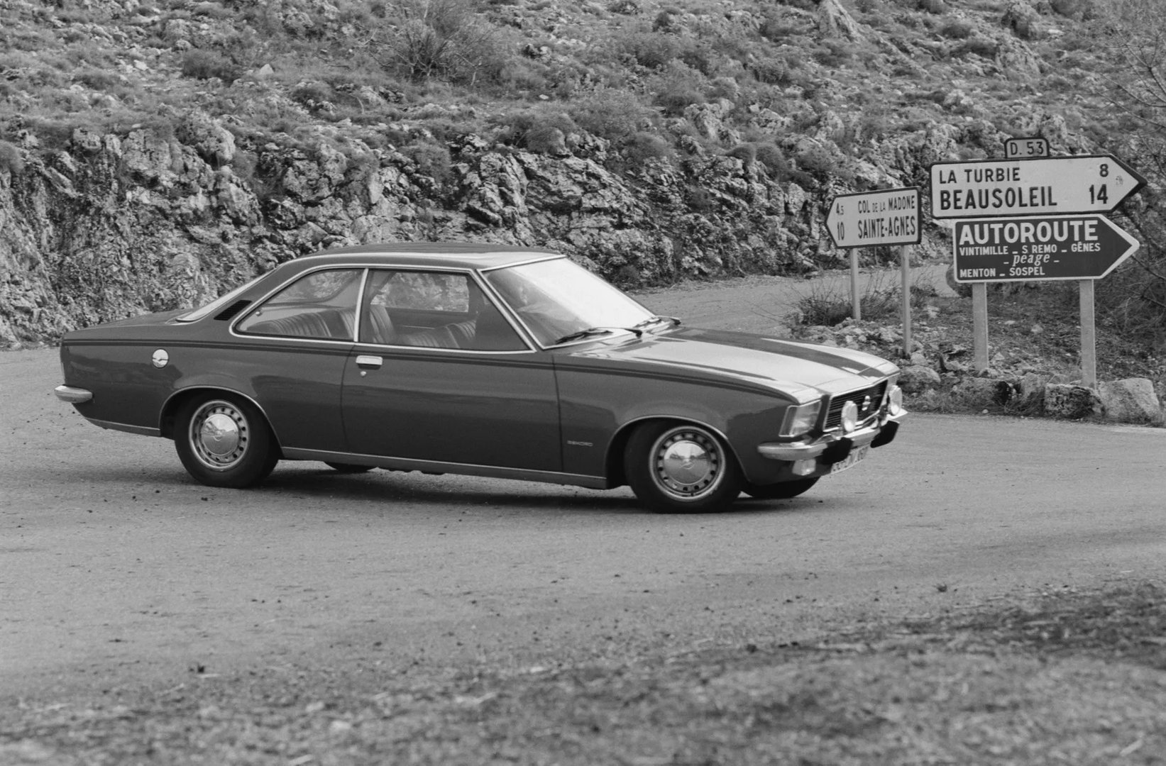 Opel_Rekord_4_generation__Coupe__8.jpg
