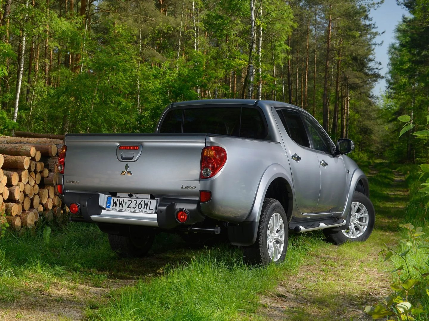 Mitsubishi_L200_4_generation_restyling__Pickup_double-cab__8.jpg