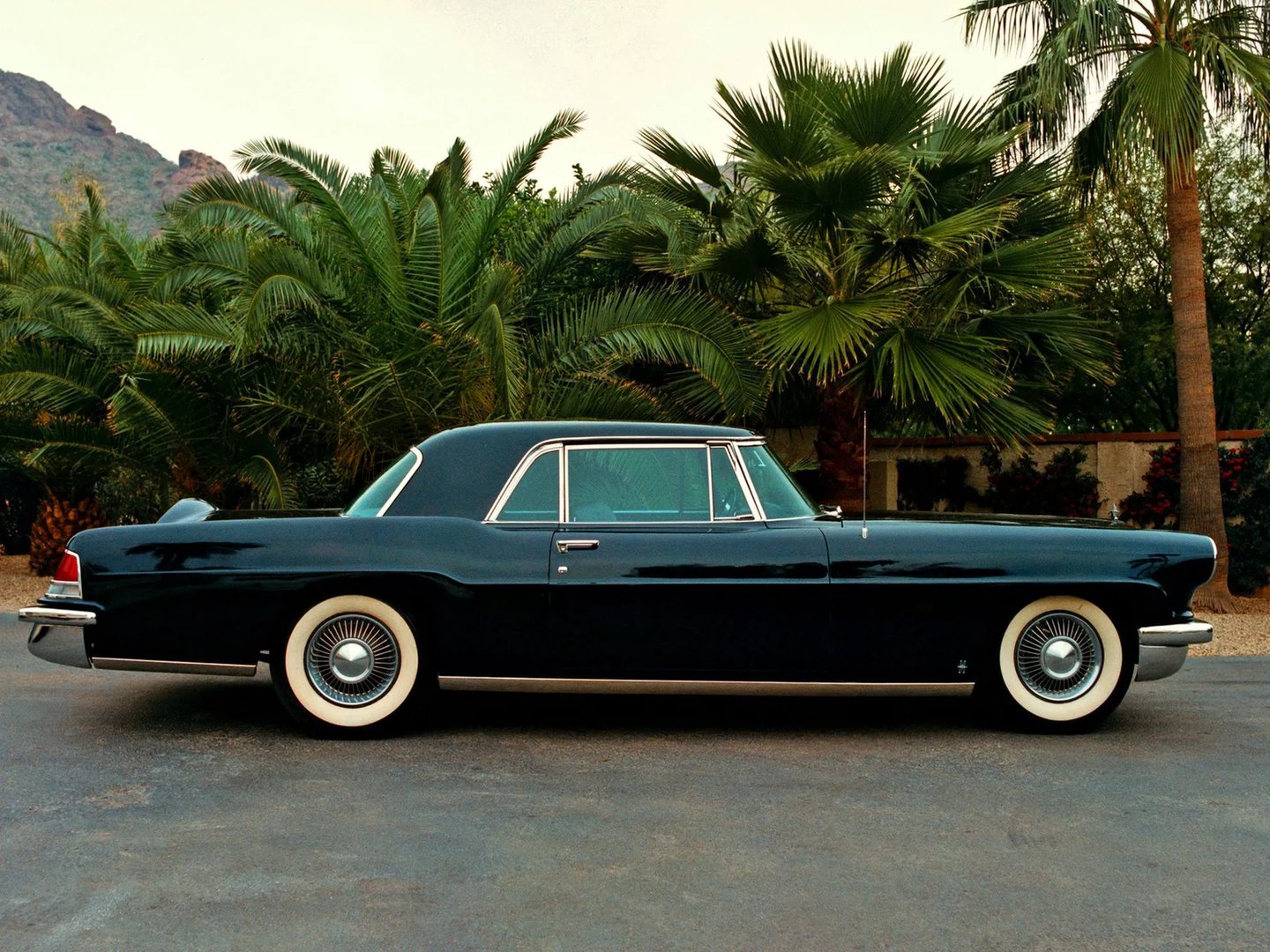 Lincoln_Continental_2_generation__Coupe__13.jpg