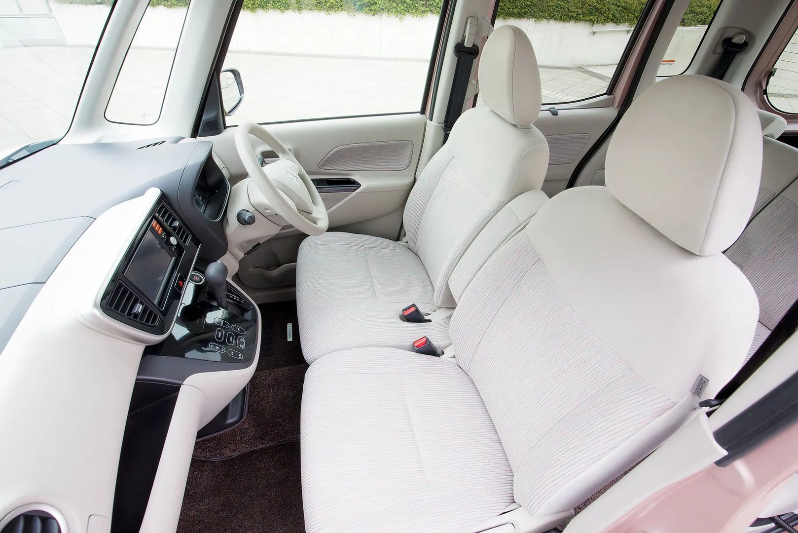 Mitsubishi_eK_Space_1_generation__Microvan__9.jpg