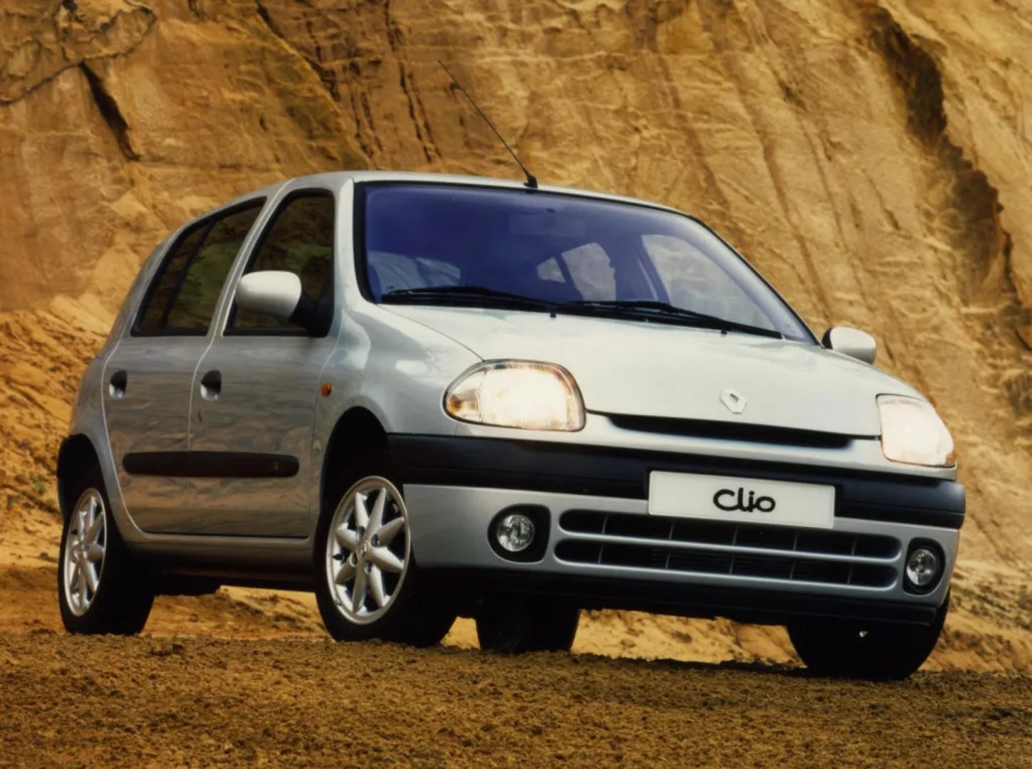 Renault_Clio_2_generation__Mini_5-doors__9.jpg
