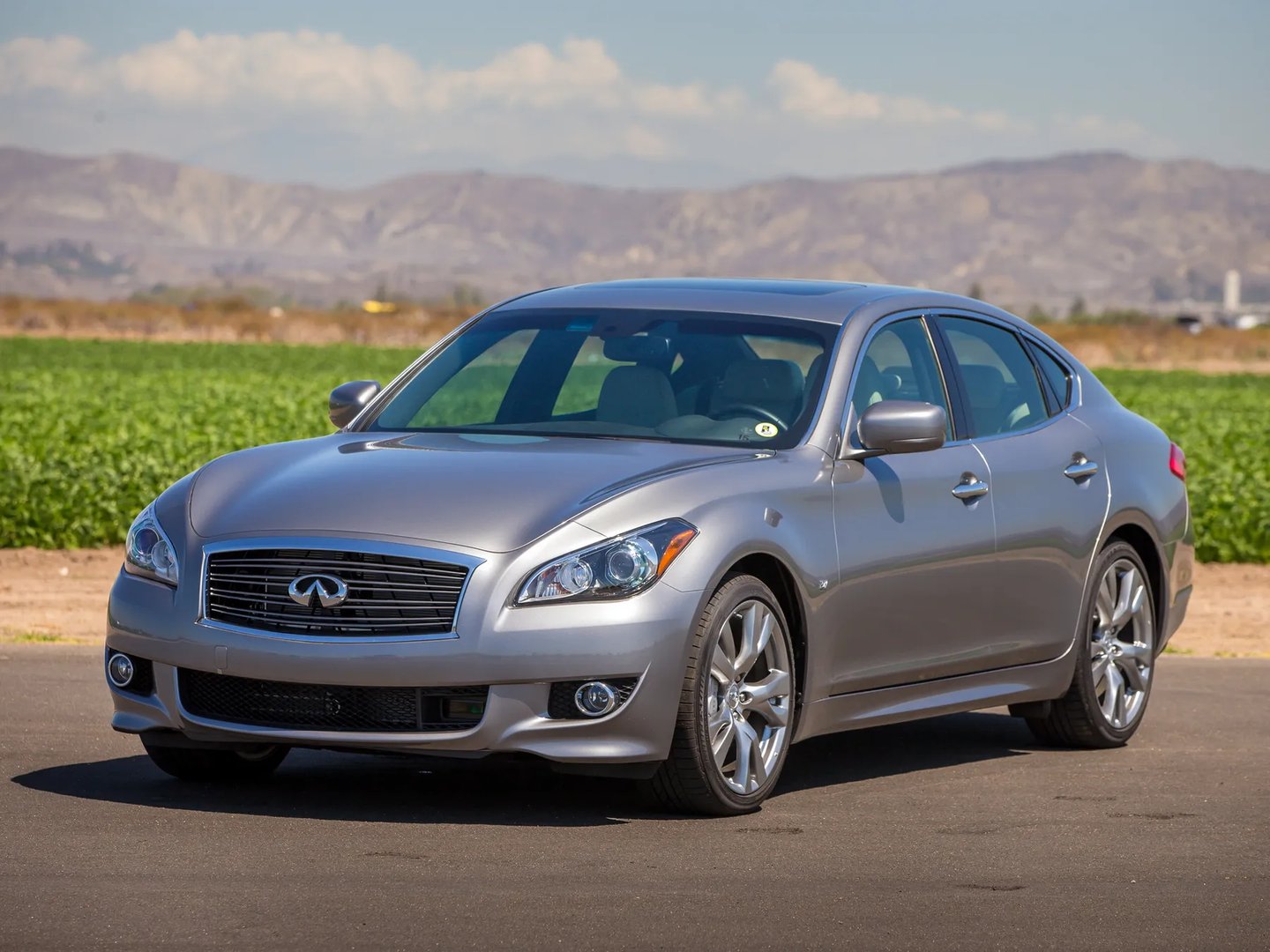Infiniti_Q70_1_generation__Sedan__4.jpg
