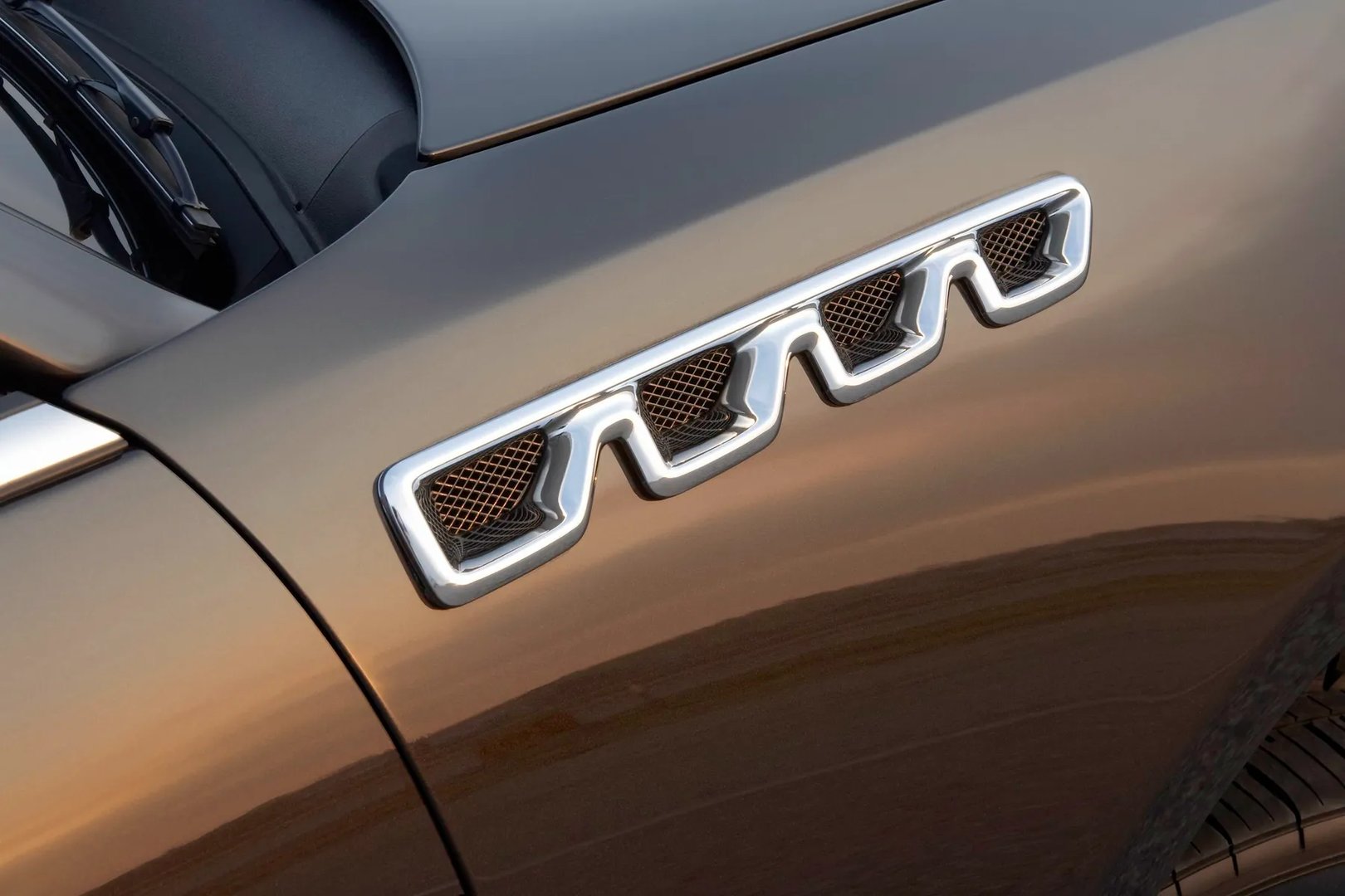 Buick_LaCrosse_1_generation_restyling__Sedan__13.jpg