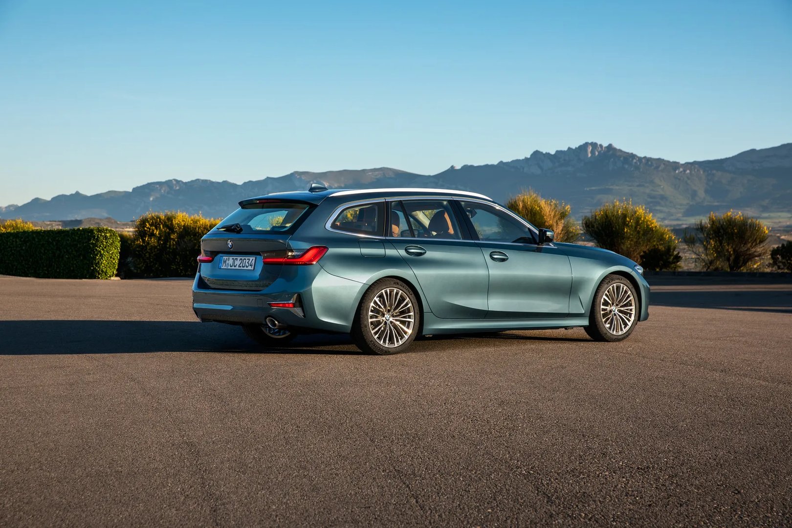 BMW_3_series_7_generation__Estate_5-door__12.jpg