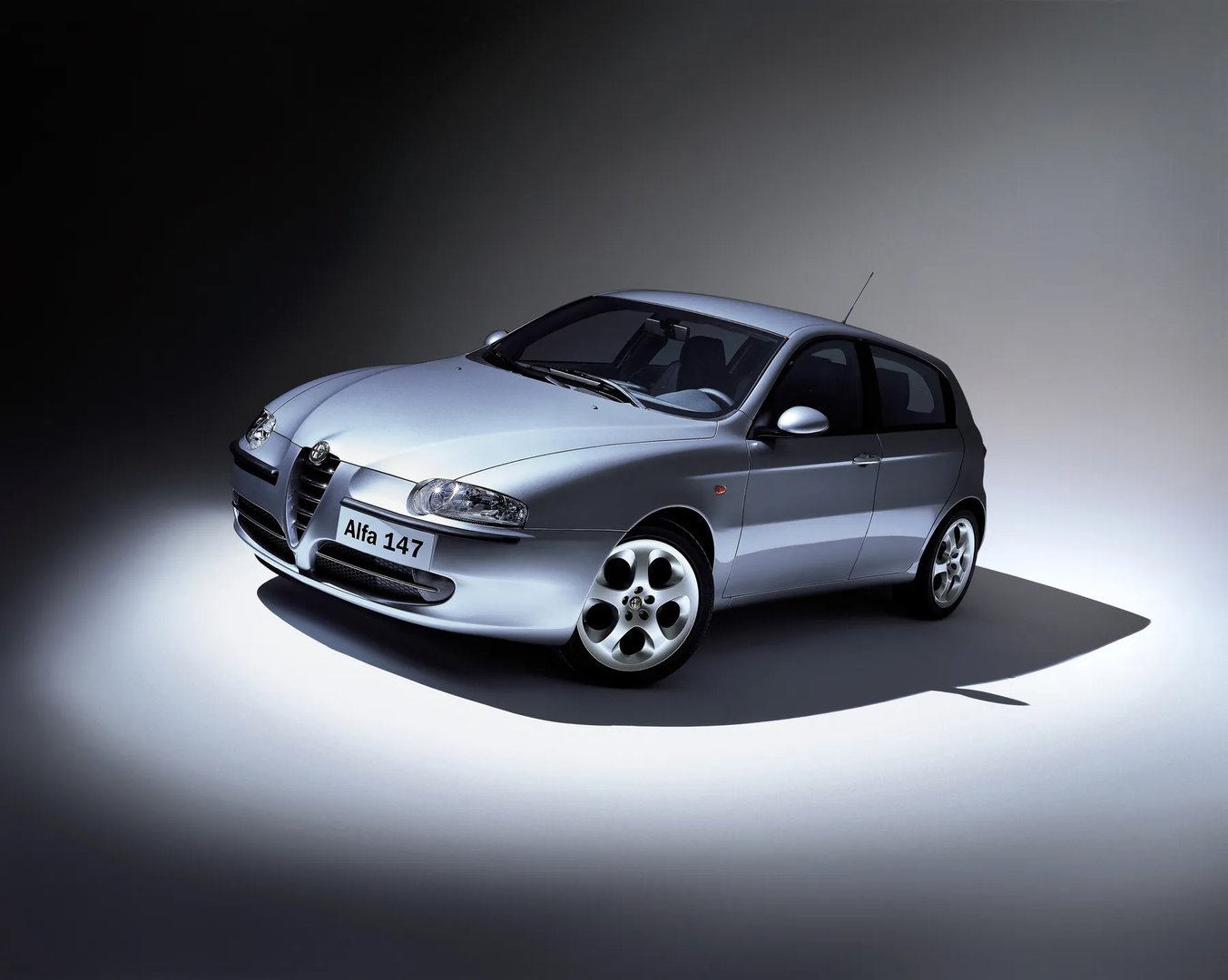 Alfa Romeo_147_1_generation__Hatchback_5-door__1.jpg