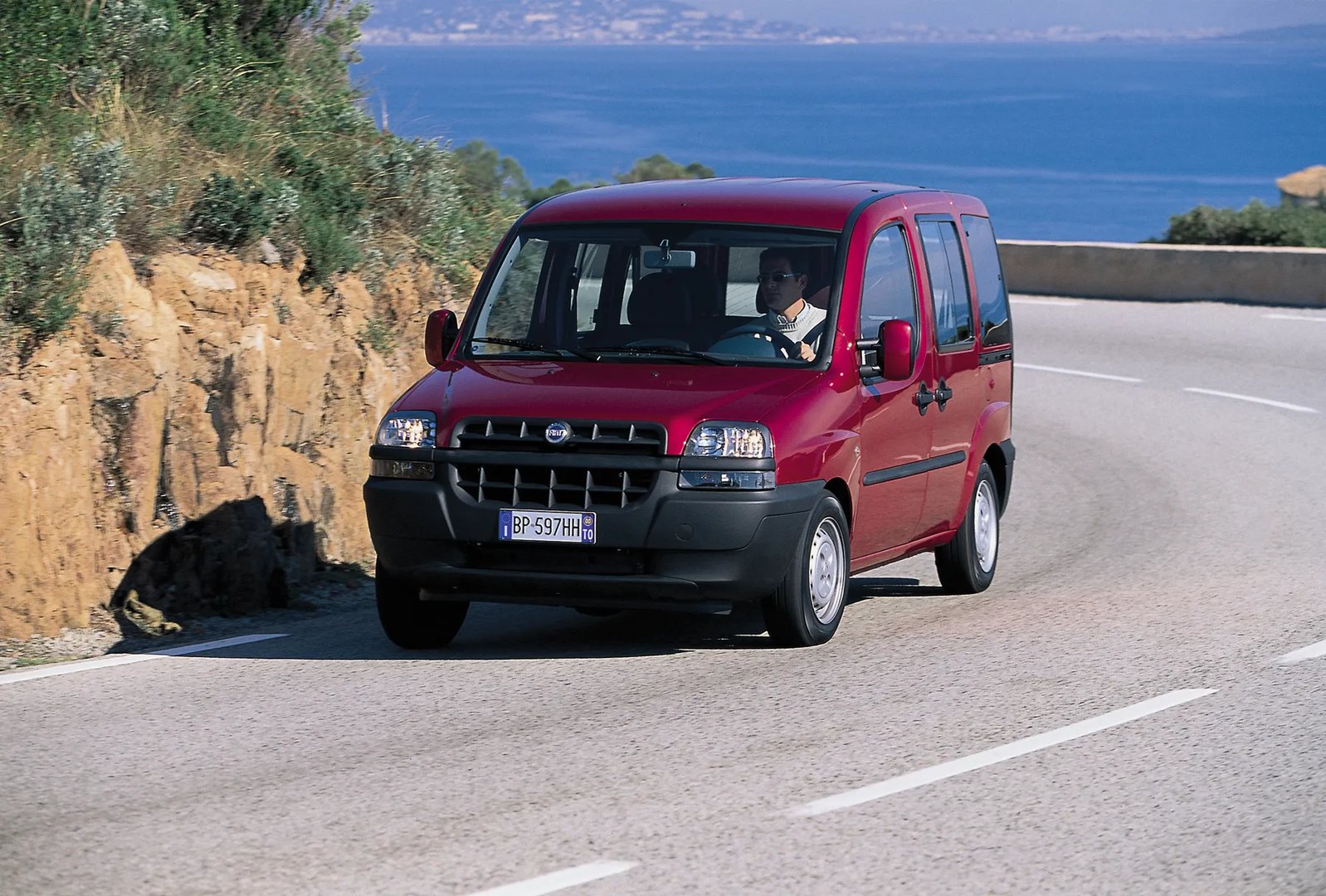 Fiat_Doblo_1_generation__Compact_Van__2.jpg