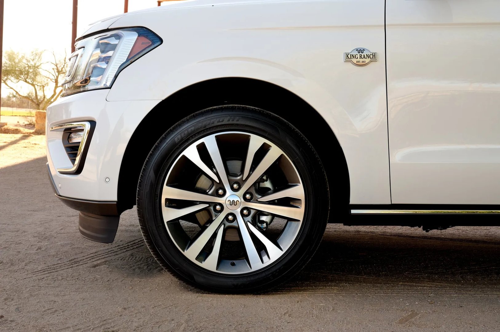 Ford_Expedition_4_generation__SUV_5-doors__10.jpg