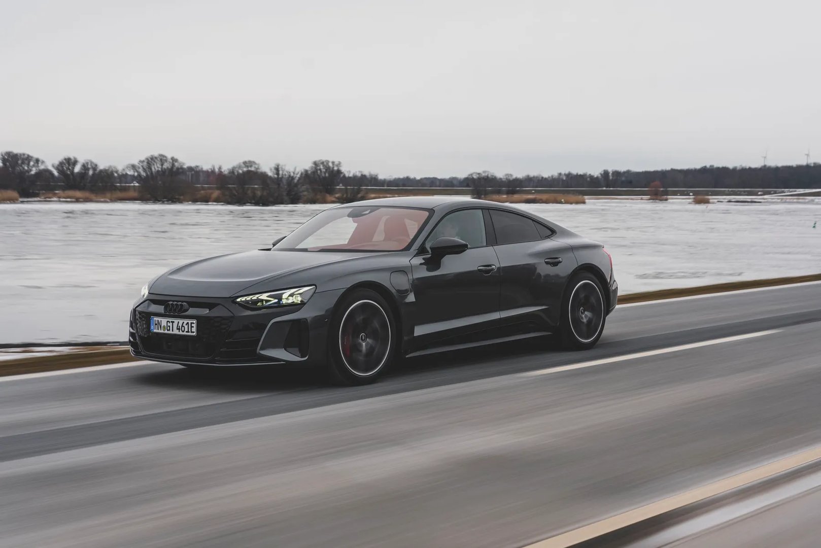 Audi_RS_e-tron_GT_1_generation__Sedan__8.jpg