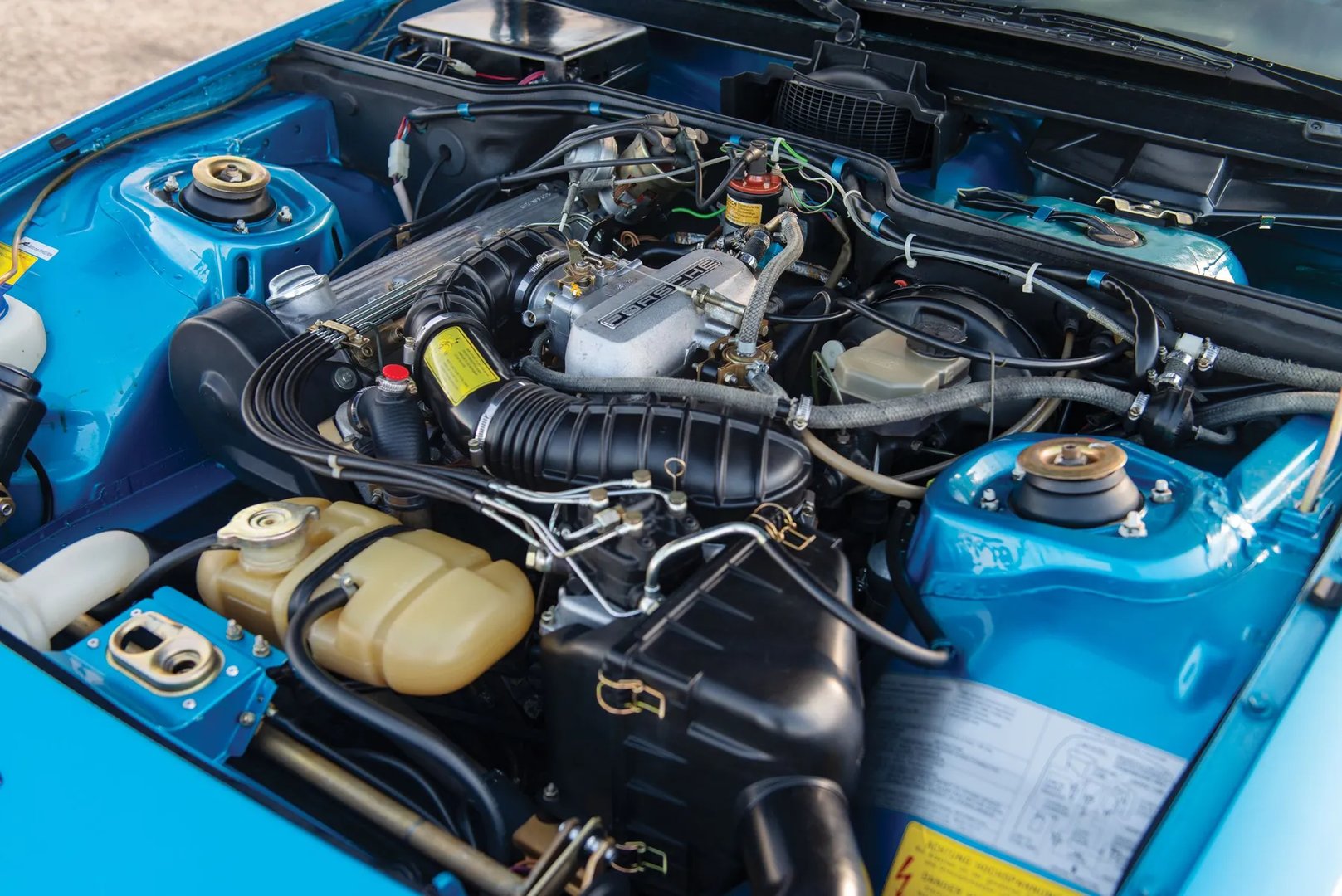 Porsche_924_1_generation__Coupe__12.jpg